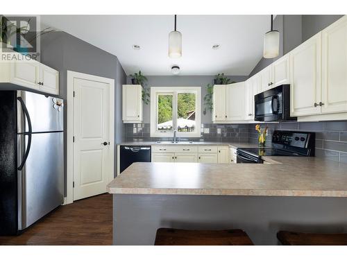 5587 Highway 6, Coldstream, BC - Indoor Photo Showing Kitchen