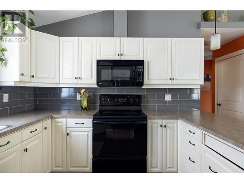 5587 Highway 6, Coldstream, BC - Indoor Photo Showing Kitchen