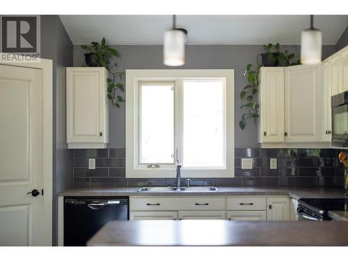 5587 Highway 6, Coldstream, BC - Indoor Photo Showing Kitchen With Double Sink