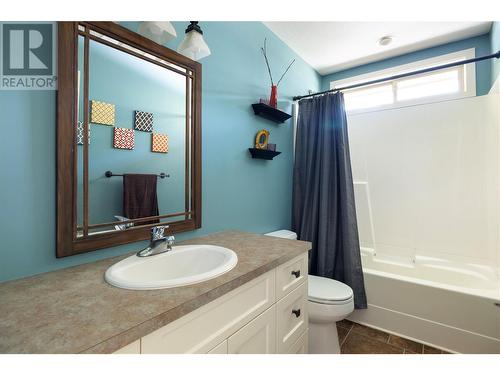 5587 Highway 6, Coldstream, BC - Indoor Photo Showing Bathroom