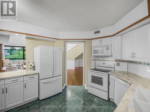 502 - 1818 Cherryhill Road, Peterborough (Monaghan), ON - Indoor Photo Showing Kitchen