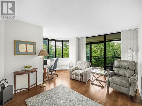 502 - 1818 Cherryhill Road, Peterborough (Monaghan), ON - Indoor Photo Showing Living Room