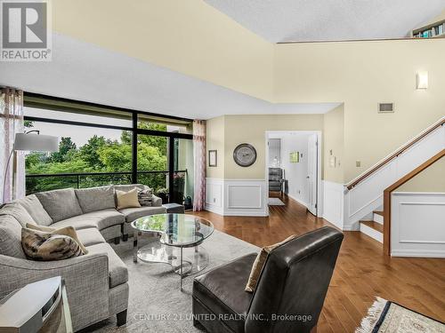 502 - 1818 Cherryhill Road, Peterborough (Monaghan), ON - Indoor Photo Showing Living Room