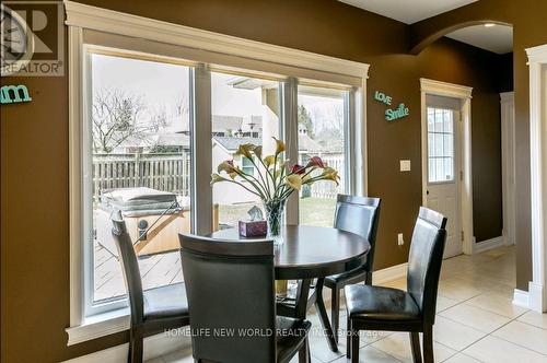 8897 Joseph Court, Niagara Falls, ON - Indoor Photo Showing Dining Room