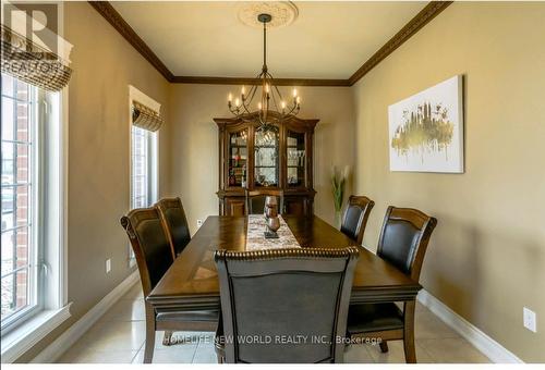 8897 Joseph Court, Niagara Falls, ON - Indoor Photo Showing Dining Room