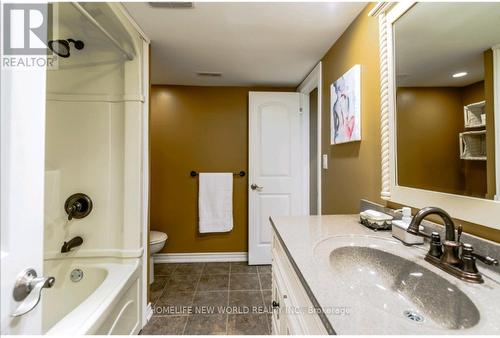 8897 Joseph Court, Niagara Falls, ON - Indoor Photo Showing Bathroom