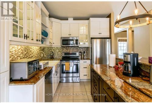 8897 Joseph Court, Niagara Falls, ON - Indoor Photo Showing Kitchen