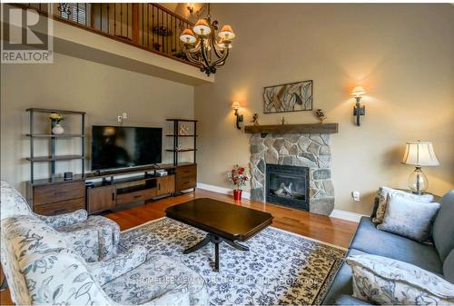 8897 Joseph Court, Niagara Falls, ON - Indoor Photo Showing Living Room With Fireplace