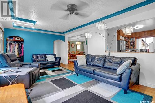 1220 Dewdney Avenue E, Regina, SK - Indoor Photo Showing Living Room