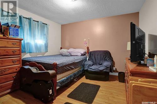 1220 Dewdney Avenue E, Regina, SK - Indoor Photo Showing Bedroom