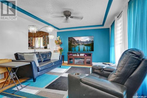 1220 Dewdney Avenue E, Regina, SK - Indoor Photo Showing Living Room