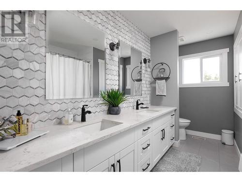 1149 Trevor Drive, West Kelowna, BC - Indoor Photo Showing Bathroom