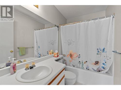 831 2 Street Se Unit# 215, Salmon Arm, BC - Indoor Photo Showing Bathroom