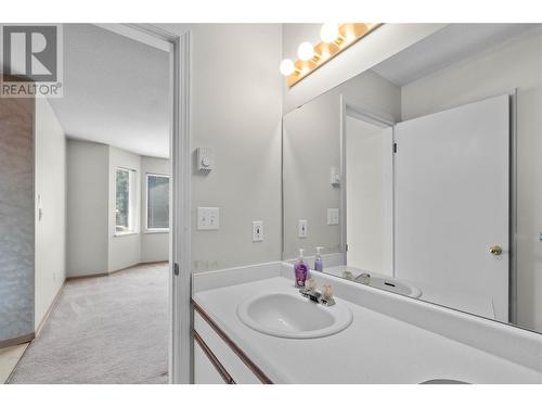 831 2 Street Se Unit# 215, Salmon Arm, BC - Indoor Photo Showing Bathroom