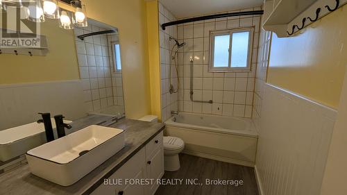 50 Jena Crescent, London, ON - Indoor Photo Showing Bathroom