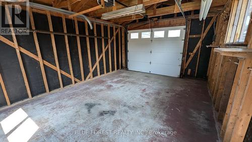 50 Jena Crescent, London, ON - Indoor Photo Showing Garage