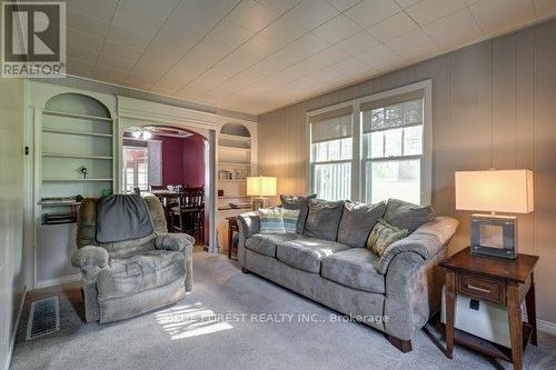 369 Westlake Street S, London, ON - Indoor Photo Showing Living Room