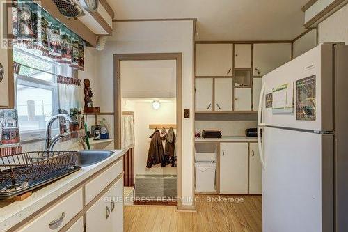 369 Westlake Street S, London, ON - Indoor Photo Showing Kitchen