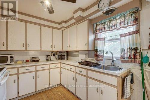 369 Westlake Street S, London, ON - Indoor Photo Showing Kitchen