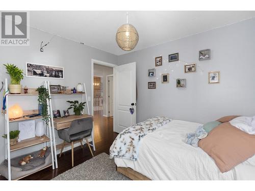 145 Magic Drive, Kelowna, BC - Indoor Photo Showing Bedroom