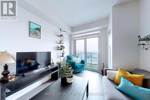 2004 - 3700 Highway 7, Vaughan (Vaughan Corporate Centre), ON - Indoor Photo Showing Living Room