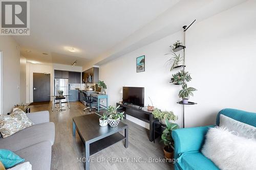 2004 - 3700 Highway 7, Vaughan, ON - Indoor Photo Showing Living Room