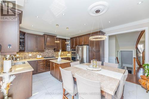 2 Poppy Hills Road, Brampton (Bram East), ON - Indoor Photo Showing Kitchen With Double Sink With Upgraded Kitchen