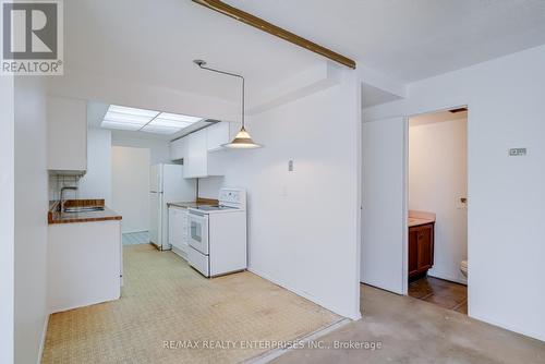 306 - 3100 Kirwin Avenue, Mississauga (Cooksville), ON - Indoor Photo Showing Kitchen