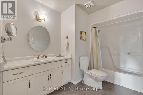 95 First Road W, Hamilton (Stoney Creek Mountain), ON - Indoor Photo Showing Bathroom