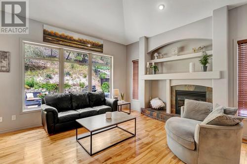 2396 Selkirk Drive, Kelowna, BC - Indoor Photo Showing Living Room With Fireplace