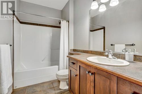 2396 Selkirk Drive, Kelowna, BC - Indoor Photo Showing Bathroom