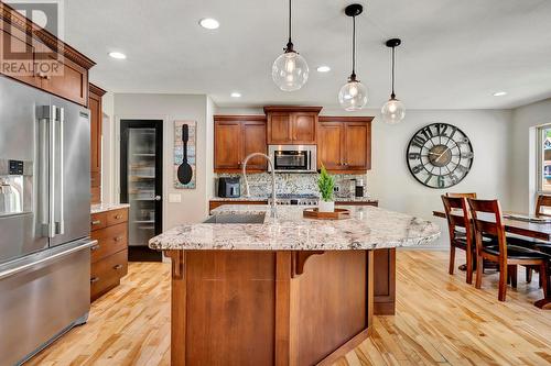 2396 Selkirk Drive, Kelowna, BC - Indoor Photo Showing Kitchen With Stainless Steel Kitchen With Upgraded Kitchen