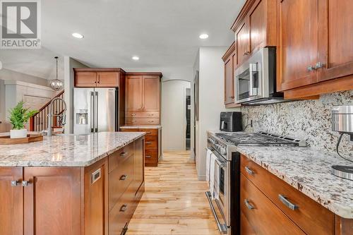 2396 Selkirk Drive, Kelowna, BC - Indoor Photo Showing Kitchen With Upgraded Kitchen