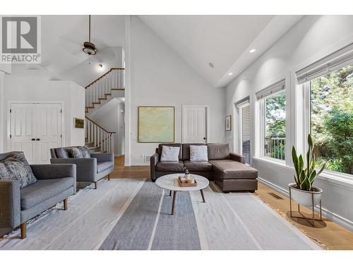 690 Lequime Road Unit# 112, Kelowna, BC - Indoor Photo Showing Living Room