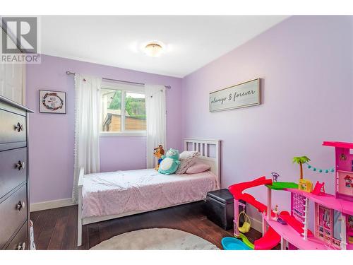 2555 O'Reilly Road, Kelowna, BC - Indoor Photo Showing Bedroom