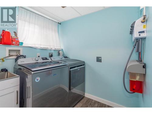 2555 O'Reilly Road, Kelowna, BC - Indoor Photo Showing Laundry Room