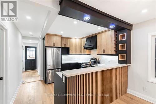 284 Grosvenor Avenue E, Hamilton (Crown Point), ON - Indoor Photo Showing Kitchen