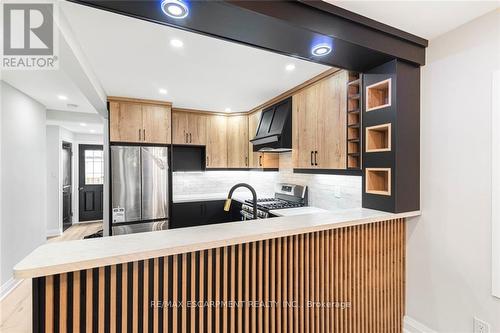 284 Grosvenor Avenue E, Hamilton (Crown Point), ON - Indoor Photo Showing Kitchen