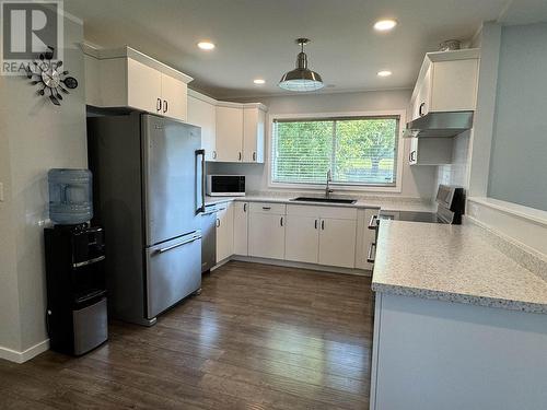 299 N Fifth Avenue, Williams Lake, BC - Indoor Photo Showing Kitchen