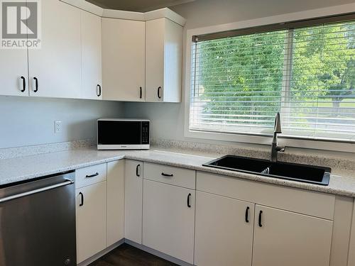 299 N Fifth Avenue, Williams Lake, BC - Indoor Photo Showing Kitchen With Double Sink