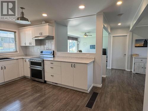 299 N Fifth Avenue, Williams Lake, BC - Indoor Photo Showing Kitchen