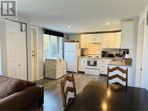 299 N Fifth Avenue, Williams Lake, BC - Indoor Photo Showing Kitchen