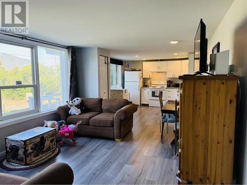 299 N Fifth Avenue, Williams Lake, BC - Indoor Photo Showing Living Room