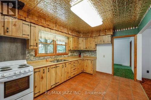 2747 Concession Rd 6, Clarington, ON - Indoor Photo Showing Kitchen