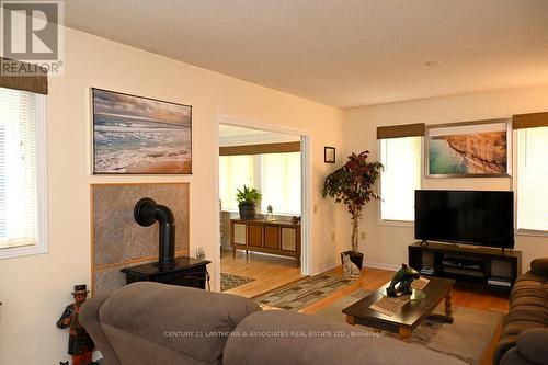 1 Reynolds Place, Prince Edward County (Wellington), ON - Indoor Photo Showing Living Room