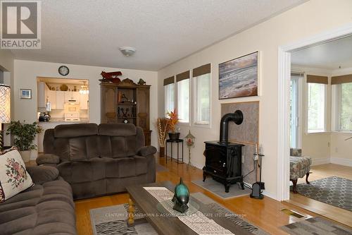 1 Reynolds Place, Prince Edward County (Wellington), ON - Indoor Photo Showing Living Room