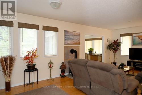 1 Reynolds Place, Prince Edward County (Wellington), ON - Indoor Photo Showing Living Room