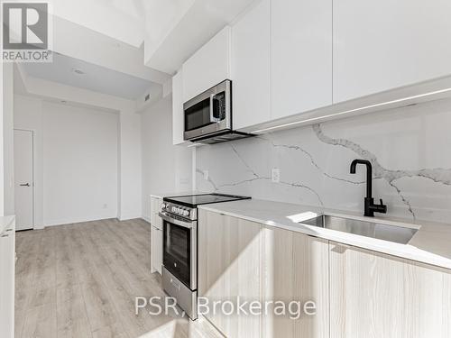 716 - 500 Dupont Street, Toronto (Annex), ON - Indoor Photo Showing Kitchen