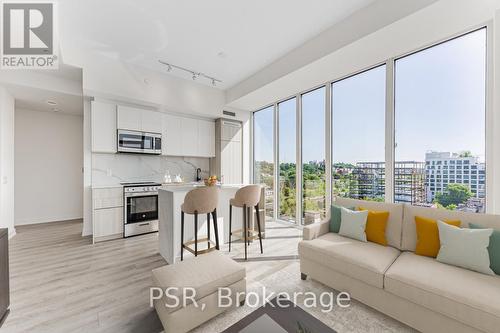 716 - 500 Dupont Street, Toronto (Annex), ON - Indoor Photo Showing Living Room