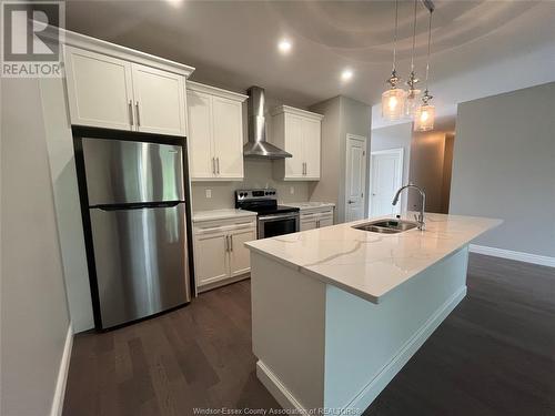 233 Livingstone Crescent, Amherstburg, ON - Indoor Photo Showing Kitchen With Stainless Steel Kitchen With Double Sink With Upgraded Kitchen